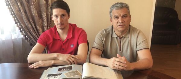 Фронтовая перекличка: Адьям и Далер Кузяевы вспоминают дедов и прадедов - YouTube Фронтовая перекличка: Адьям и Далер Кузяевы вспоминают дедов и прадедов - YouTube - Sputnik Таджикистан