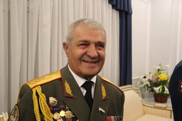 Солдаты-победители: в Душанбе прошла презентация последней книги генерала Хабибова Солдаты-победители: в Душанбе прошла презентация последней книги генерала Хабибова - Sputnik Таджикистан