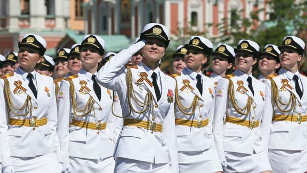 Cводный парадный расчет женщин-военнослужащих Военного университета Министерства обороны РФ, архивное фото - Sputnik Таджикистан