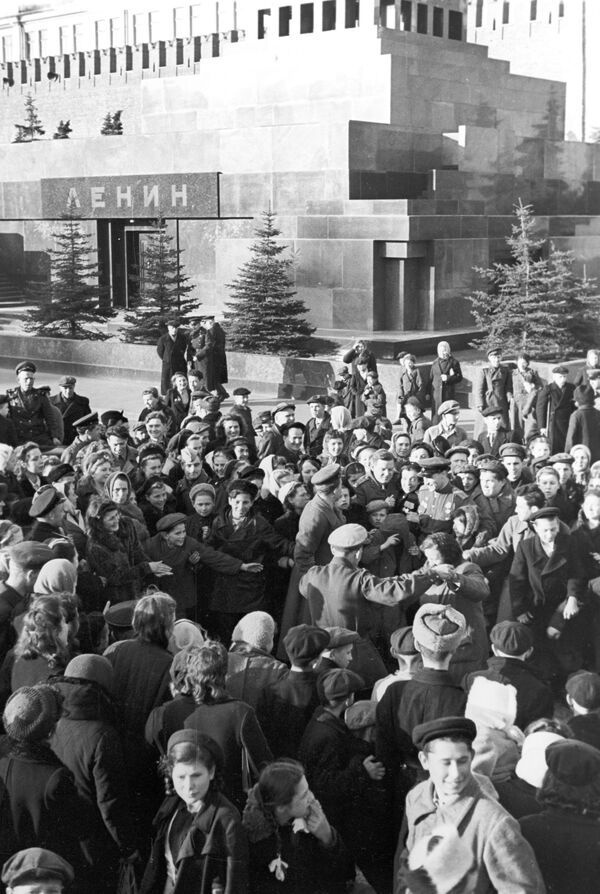 На Красной площади утром 9 мая 1945 года - Sputnik Таджикистан