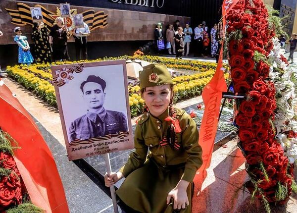 Бессмертный полк идет по Таджикистану Бессмертный полк идет по Таджикистану - Sputnik Таджикистан