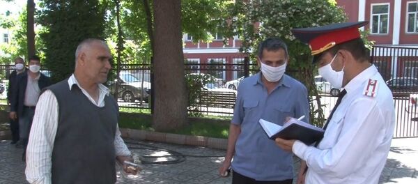 Рейд МВД Душанбе по проверке соблюдения спецрежима, введенного в Таджикистане из-за коронавируса - Sputnik Таджикистан