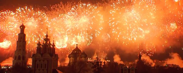 Праздничный салют в честь Дня Победы в Москве - Sputnik Таджикистан