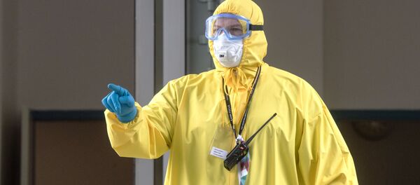 Доктор возле приемного отделения - Sputnik Тоҷикистон