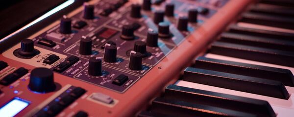 Синтезатор, архивное фото Синтезатор, архивное фото - Sputnik Таджикистан