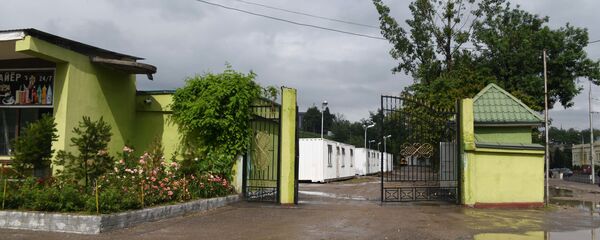 Вход на стадион Бофанда где сейчас расположен мобильный госпиталь - Sputnik Тоҷикистон