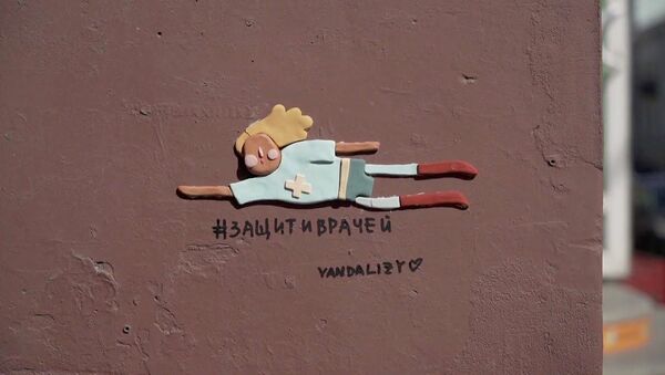 Супергерои среди нас: в Санкт-Петербурге появился стрит-арт в поддержку врачей - YouTube - Sputnik Таджикистан