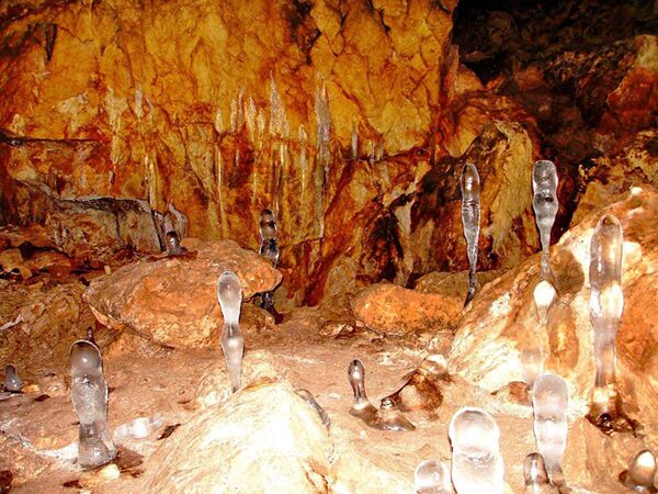 Кашкулакская пещера (пещера Черного Дьявола), Хакасия - Sputnik Таджикистан