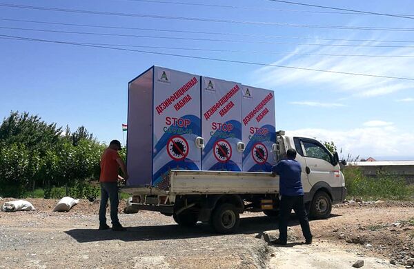 Убить за 5 секунд: таджикский плотник изобрел кабину от коронавируса - Sputnik Таджикистан