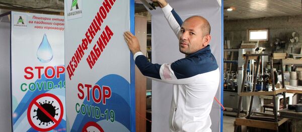 Фазлиддин Ахмедов и его необычная кабина для дезинфекции от коронавируса - Sputnik Таджикистан