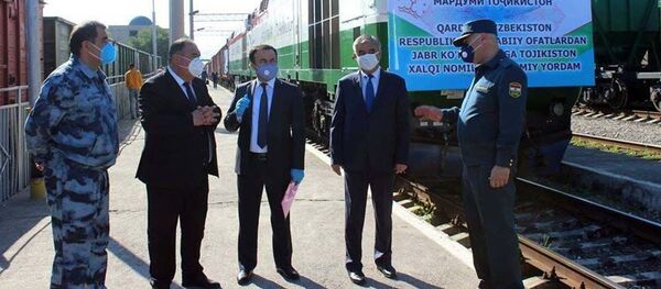 Таджикистан отправил Узбекистану помощь - Sputnik Тоҷикистон