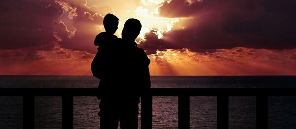 Мужчина на фоне заката Мужчина на фоне заката - Sputnik Таджикистан