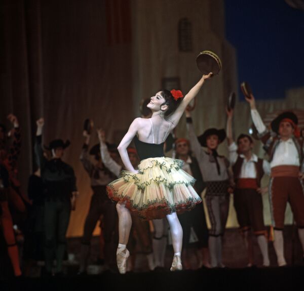 Малика Сабирова в сцене из балета Людвига Минкуса Дон Кихот - Sputnik Таджикистан