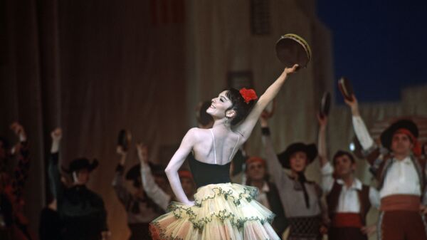 Малика Сабирова в сцене из балета Людвига Минкуса Дон Кихот - Sputnik Тоҷикистон