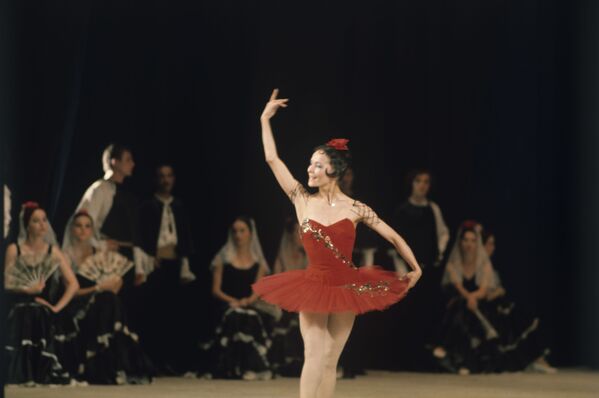 Сцена из балета Минкуса Дон Кихот. Народная артистка СССР Малика Сабирова - Sputnik Таджикистан