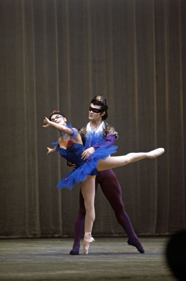 Артисты балета Малика Сабирова и Муззафар Бурханов - Sputnik Таджикистан
