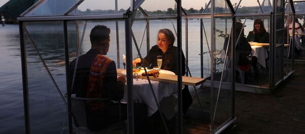 Посетители ресторана в Амстердаме - Sputnik Таджикистан