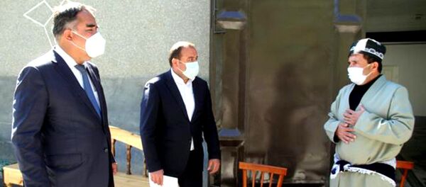 Ахмадзода посетил родственников умерших от пневмонии  - Sputnik Тоҷикистон