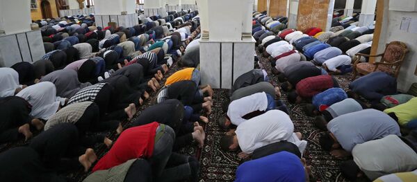  Верующие во время празднования Ид-аль-Фитра в Сирии - Sputnik Таджикистан