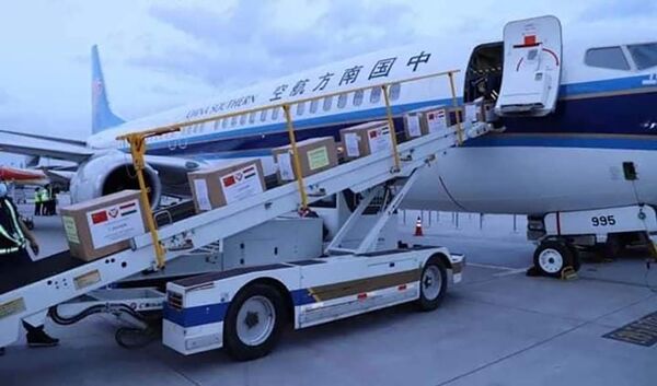 Бо даъвати Рустам: груруҳи табибони чинӣ барои мубориза бо коронавирус ба Душанбе омаданд - Sputnik Тоҷикистон