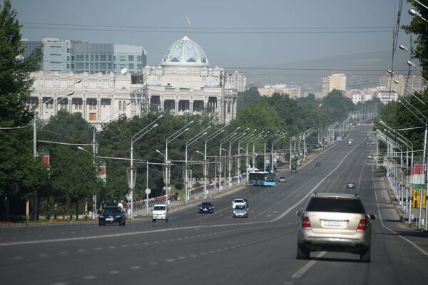 Опустевшие дороги в городе Душанбе - Sputnik Таджикистан