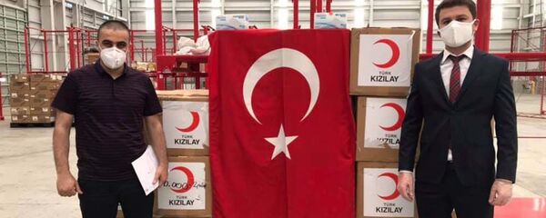 Турция направила в Таджикистан 50 000 защитных масок для поддержки борьбы с пандемией коронавируса Турция направила в Таджикистан 50 000 защитных масок для поддержки борьбы с пандемией коронавируса - Sputnik Таджикистан