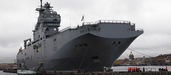 Французский военный корабль-вертолетоносец класса Мистраль  - Sputnik Тоҷикистон