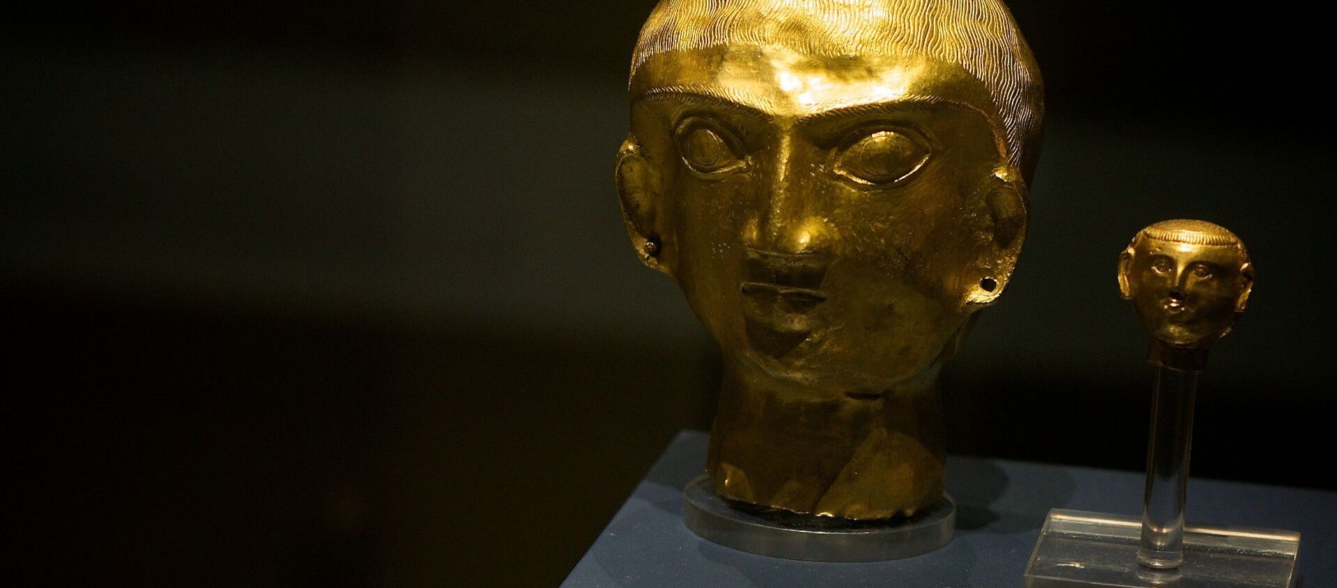 Золотые головы из сокровища Оксуса - Sputnik Таджикистан, 1920, 26.05.2020