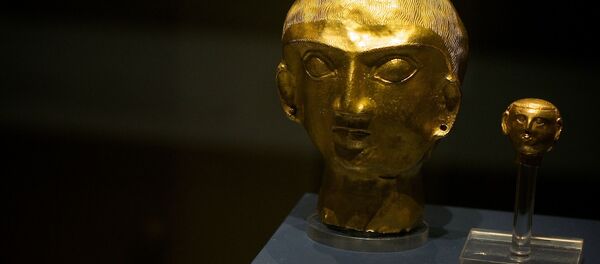 Золотые головы из сокровища Оксуса Золотые головы из сокровища Оксуса - Sputnik Таджикистан