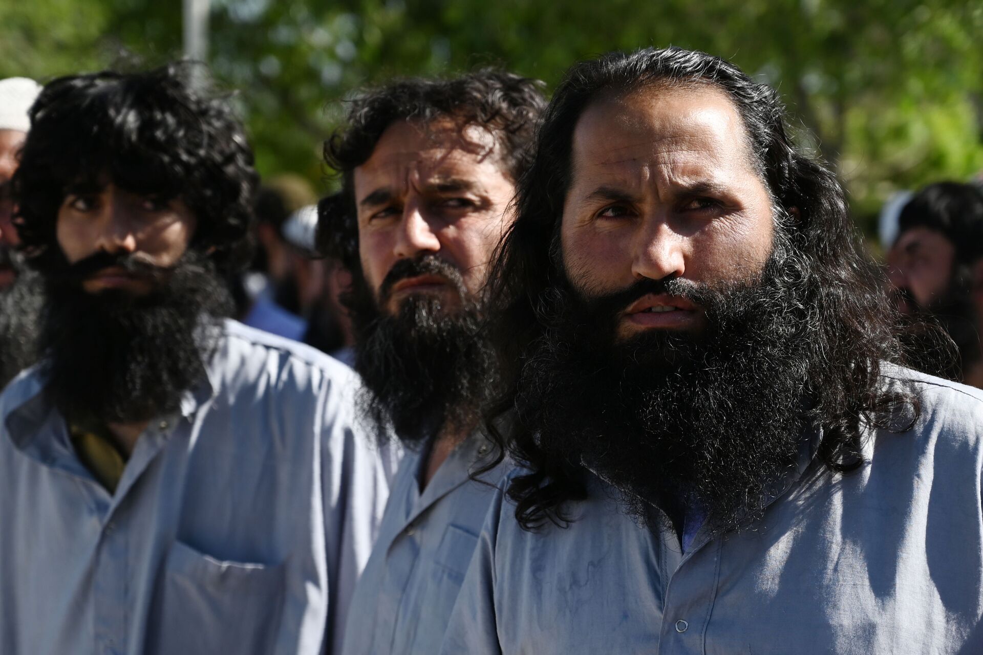 Заключенные талибы во время их освобождения из тюрьмы Баграм, Афганистан - Sputnik Тоҷикистон, 1920, 06.04.2021