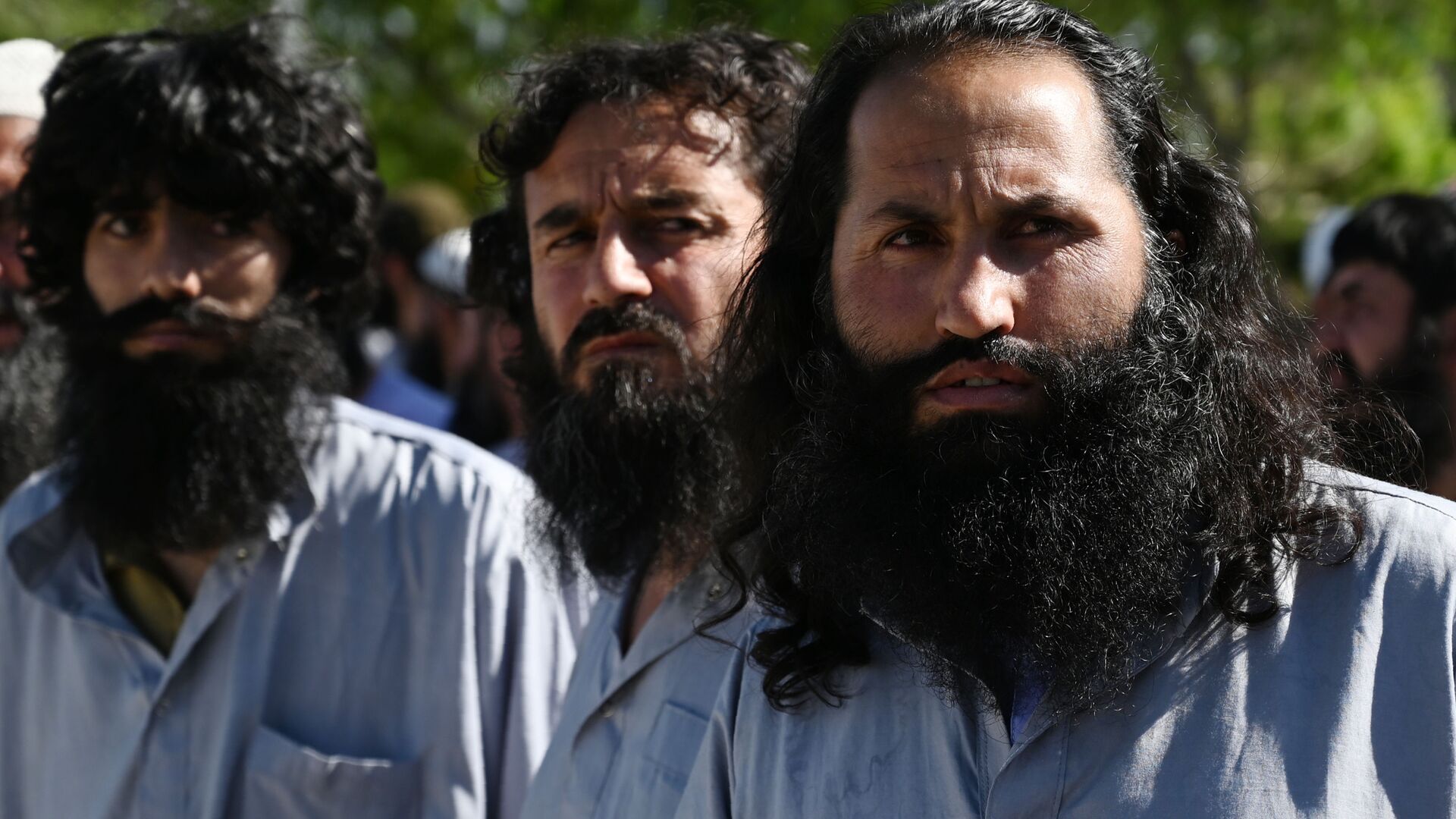Заключенные талибы во время их освобождения из тюрьмы Баграм, Афганистан - Sputnik Таджикистан, 1920, 16.02.2021