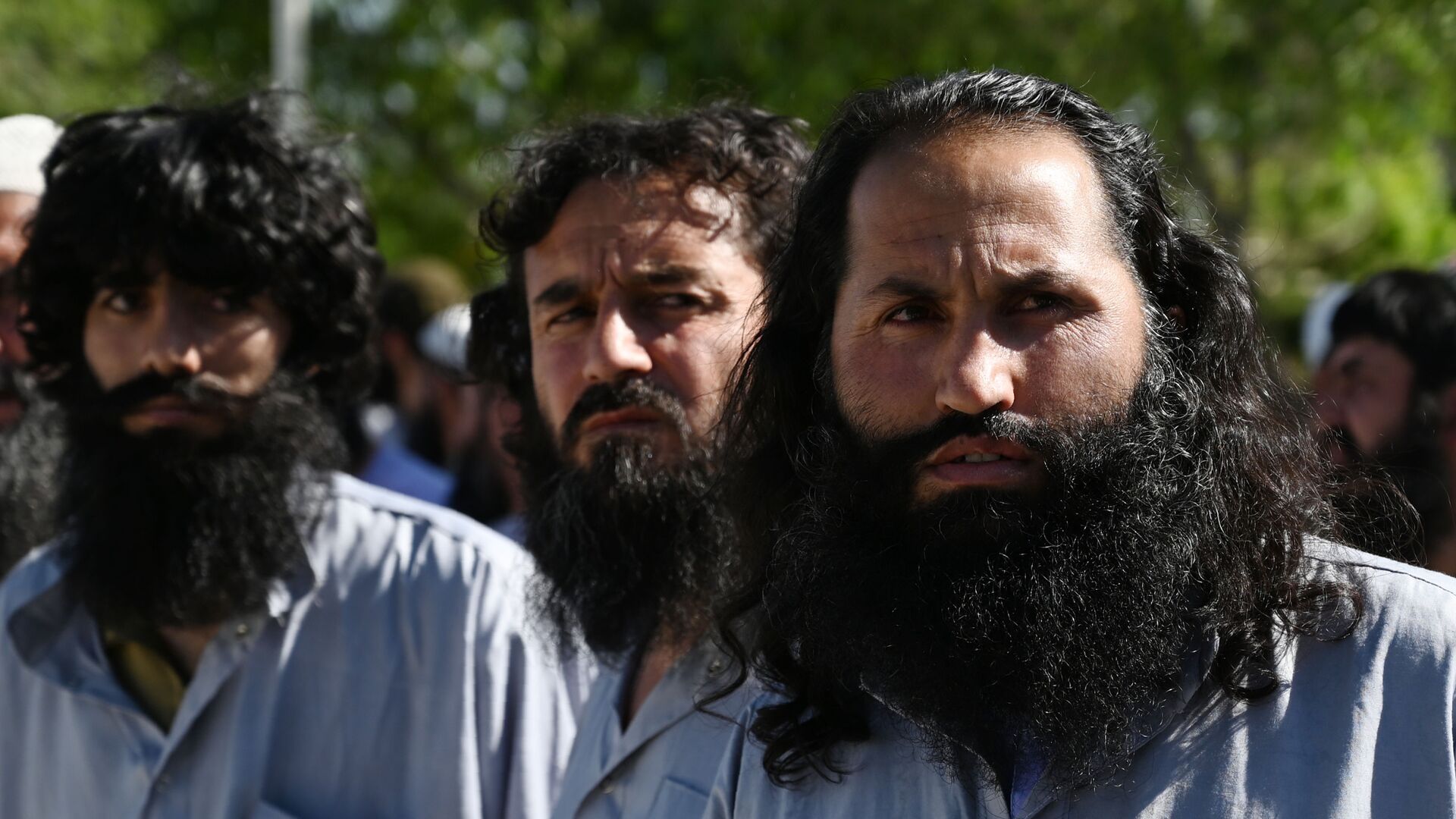 Заключенные талибы во время их освобождения из тюрьмы Баграм, Афганистан - Sputnik Таджикистан, 1920, 15.04.2021