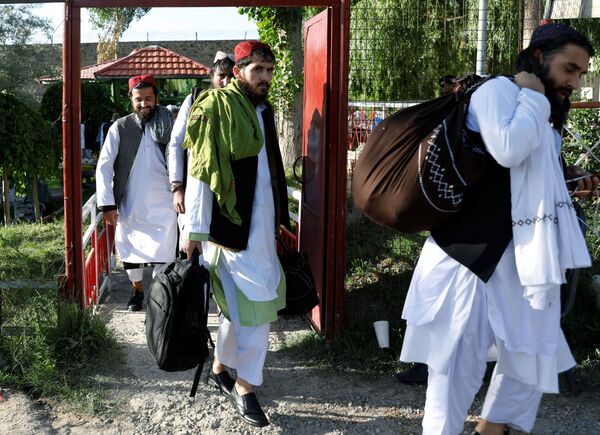Освобожденные талибы в тюрьме Пули-и-Чархи в Кабуле, Афганистан - Sputnik Таджикистан
