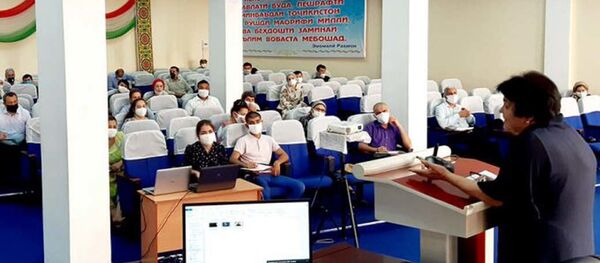 Переподготовка специалистов Таджикистана по обследованию, диагностике и лечению коронавируса Переподготовка специалистов Таджикистана по обследованию, диагностике и лечению коронавируса - Sputnik Таджикистан