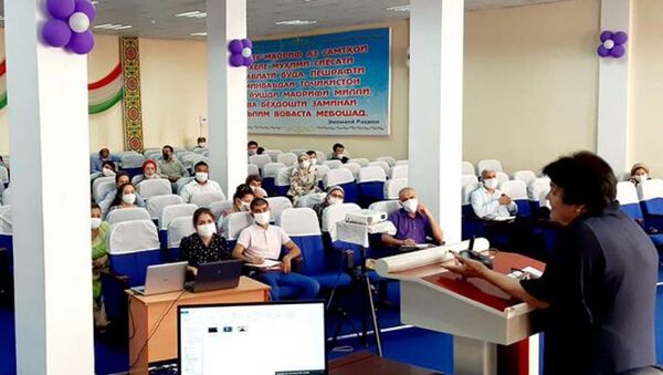 Переподготовка специалистов Таджикистана по обследованию, диагностике и лечению коронавируса - Sputnik Таджикистан