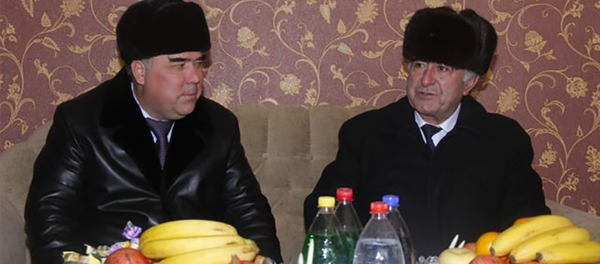 Раиси вилояти Суғд ва Қурбон Тӯраев Раиси вилояти Суғд ва Қурбон Тӯраев - Sputnik Тоҷикистон