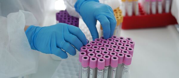 Пробирки для сбора биоматериала в центре крови, архивное фото Пробирки для сбора биоматериала в центре крови, архивное фото - Sputnik Тоҷикистон