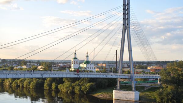 Тюмень. Пешеходный мост через реку Туру. - Sputnik Таджикистан