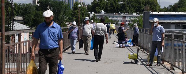 Люди в городе Душанбе - Sputnik Таджикистан