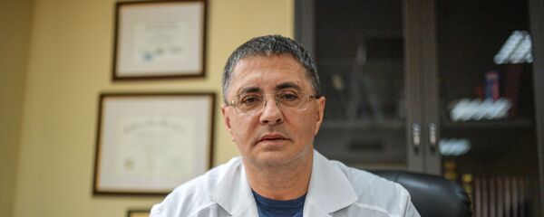 Главврач ГКБ им. Жадкевича Александр Мясников - Sputnik Тоҷикистон