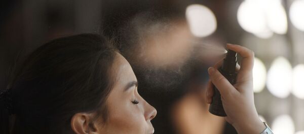 Модель в гримерной Модель в гримерной - Sputnik Таджикистан