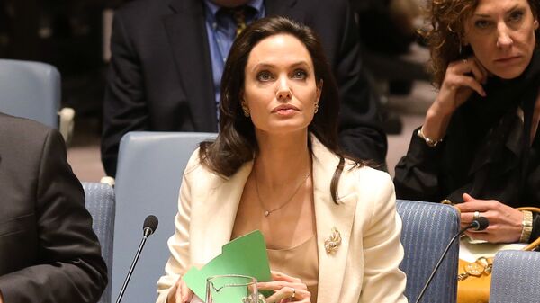 Актриса Анджелина Джоли на сессии Совбеза ООН  - Sputnik Тоҷикистон