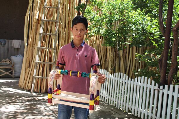 Қарантинаи маъмулии усто Аҳмадҷон: чиҳил сол боз аз гаҳвора  рӯзӣ дармеёбад - Sputnik Тоҷикистон