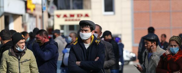 Мигранты у здания УФМС, архивное фото - Sputnik Тоҷикистон