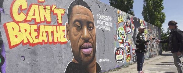 Ман Ҷорҷ Флойд ҳастам: эътирозҳо дар ИМА ба тамоми ҷаҳон паҳн шуданд - YouTube - Sputnik Тоҷикистон