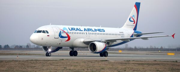 Самолет Airbus A320 авиакомпании Уральские авиалинии - Sputnik Тоҷикистон