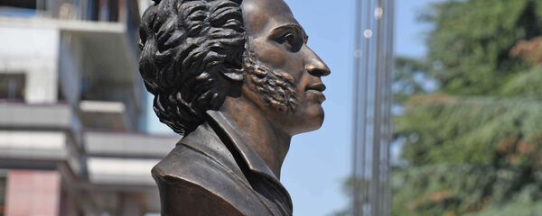 Бюст А.С. Пушкина, Российско-Таджикский (Славянский) университет Бюст А.С. Пушкина, Российско-Таджикский (Славянский) университет - Sputnik Таджикистан