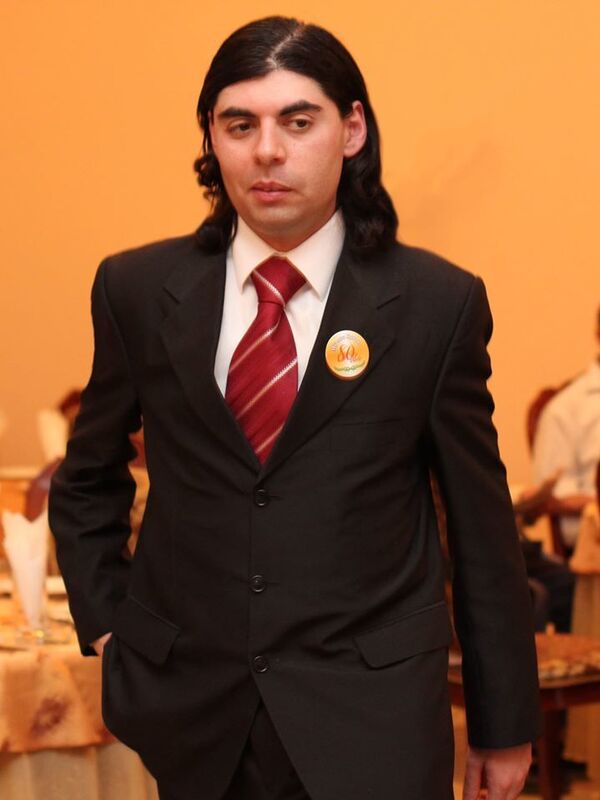 Мусибат дар хонаводаи Мӯъмин Қаноат: набераи 42 - солааш ҷаҳони фониро падруд гуфт - Sputnik Тоҷикистон