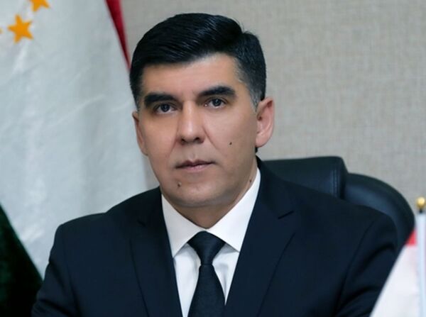 Аҳмадзода ва Саидшозода, ки ба ҷои ҳамдигар таъйин шуданд, кистанд-акс - Sputnik Тоҷикистон