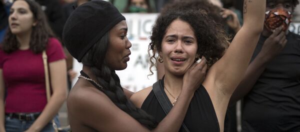 Протесты против произвола полиции в Марселе Протесты против произвола полиции в Марселе - Sputnik Таджикистан